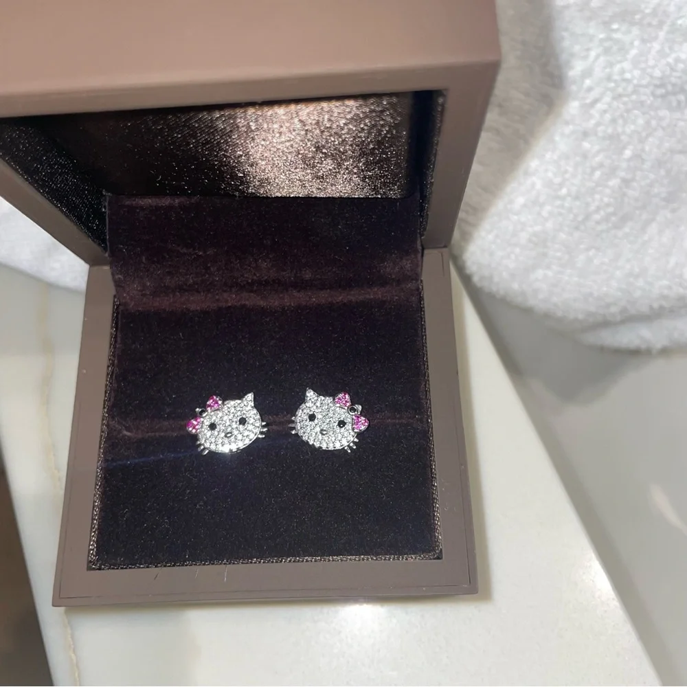 **SOLD**Hello Kitty earrings - Picture 2 of 3